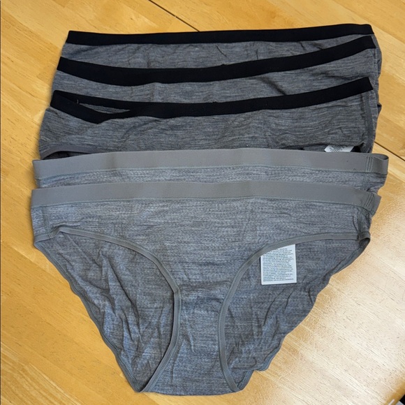 Smartwool and Icebreaker NEW wool underwear, smoke free! No tags. 5 pair! - Picture 1 of 7